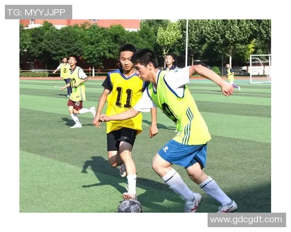 和世界足球巨星面对面畅聊绿茵场上的激情与梦想 和世界足球巨星面对面畅聊绿茵场上的激情与梦想