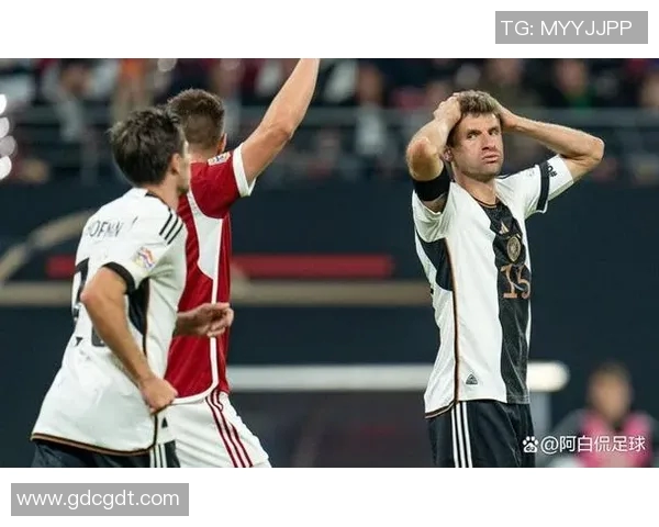 德国足球球星在世界杯赛场上演绝杀瞬间引爆全场激情 德国足球球星在世界杯赛场上演绝杀瞬间引爆全场激情