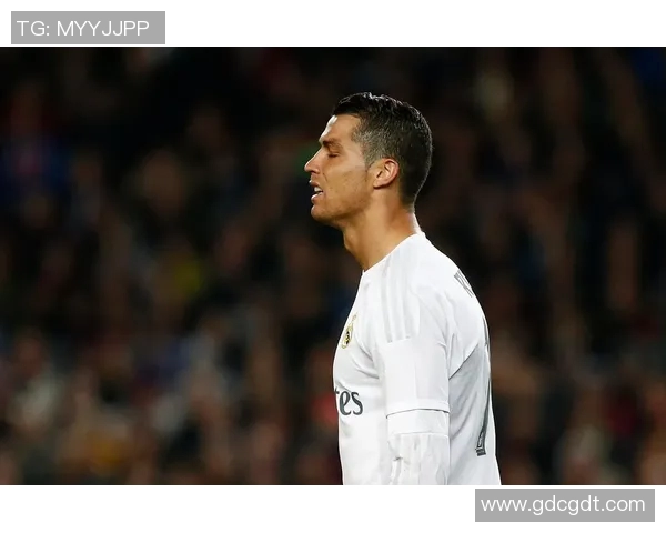 13号足球球星崛起之路：从青年才俊到世界足坛的璀璨之星